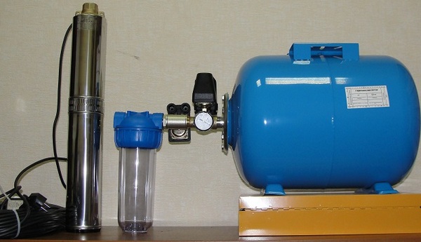 Приклад розміщення насосної станції в спеціальному приміщенні   Для насосу фільтри, гідроакумулятор, автоматика і прилади контролю купуються окремо