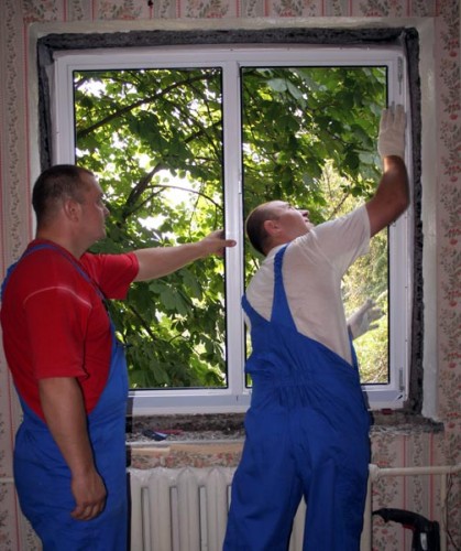Установка віконного блоку в підготовлений отвір